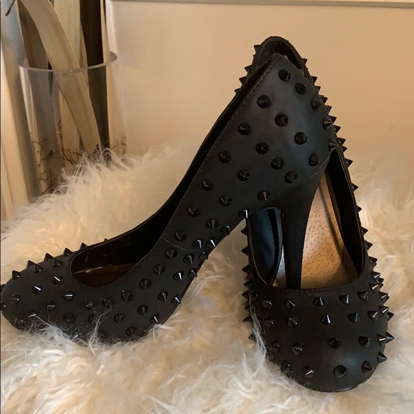 Stud , matte black heels - Picture 3 of 4